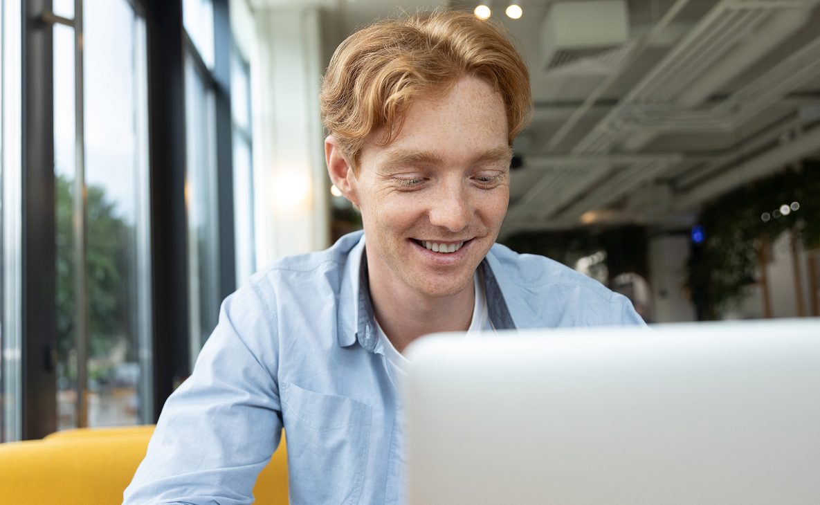 Как делать ставки в БК TENNISI: Беттер, заполняющий данные на сайте